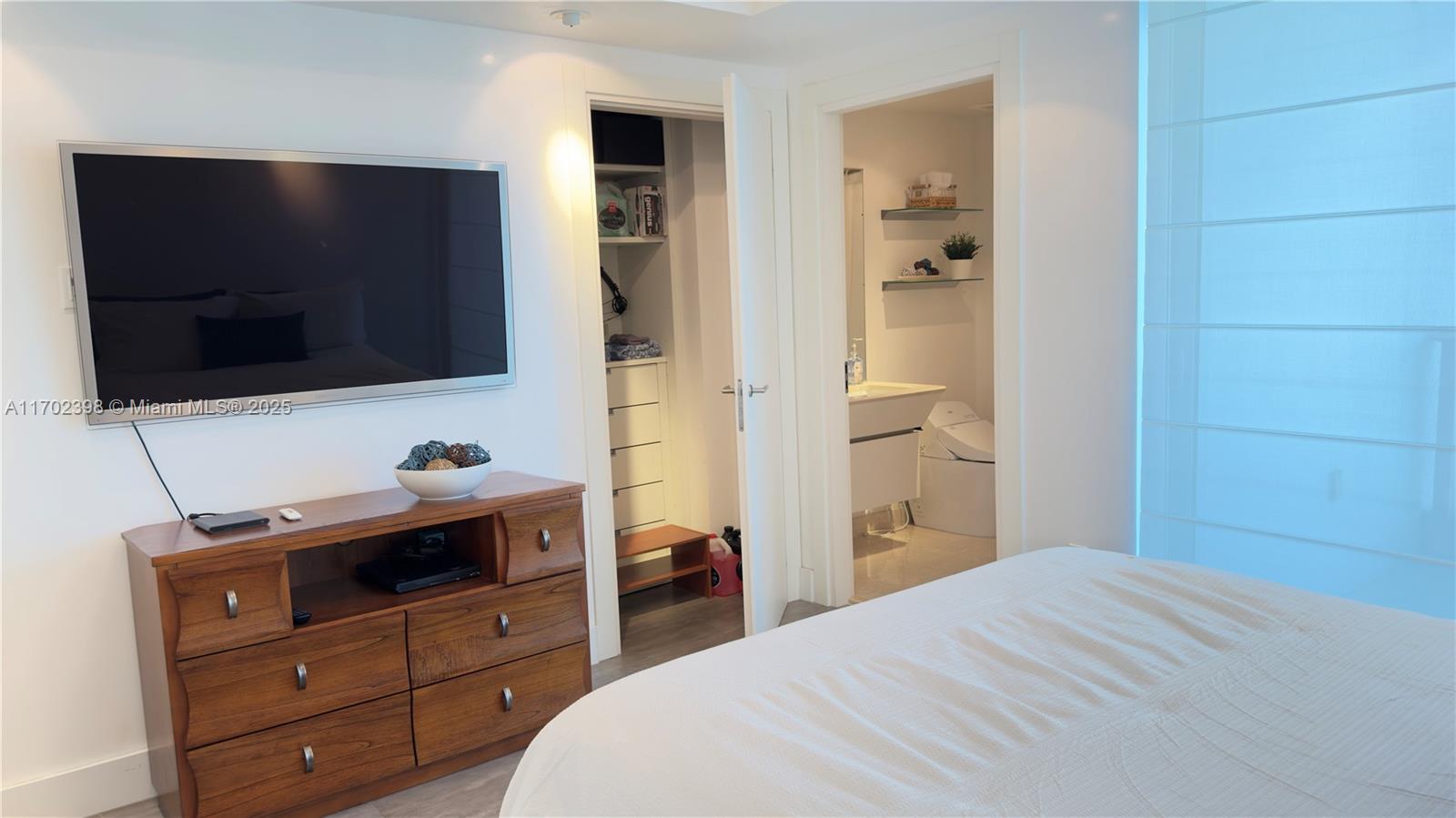 GROVENOR HOUSE CONDO - Residential