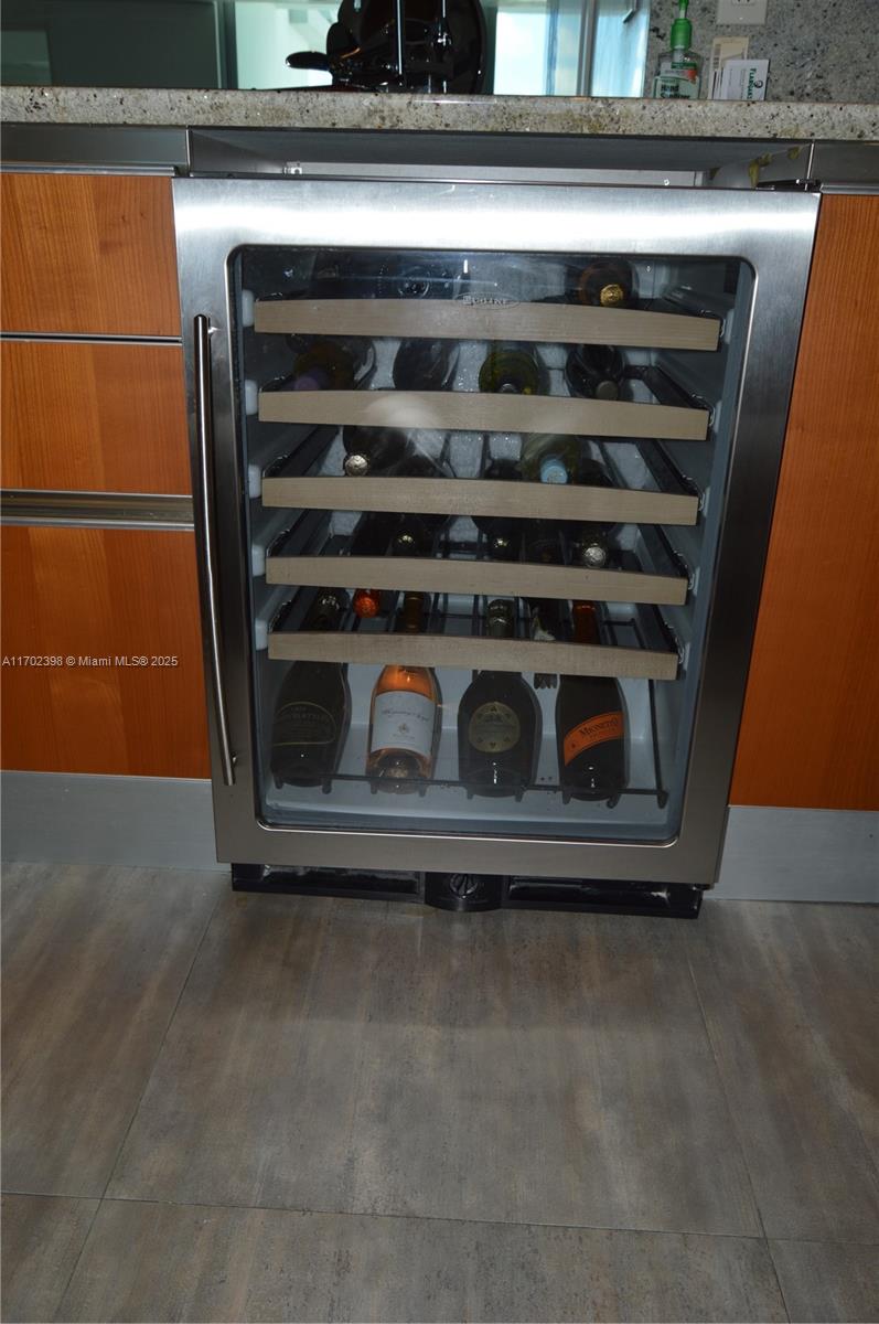 GROVENOR HOUSE CONDO - Residential