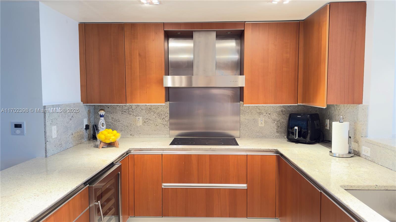 GROVENOR HOUSE CONDO - Residential