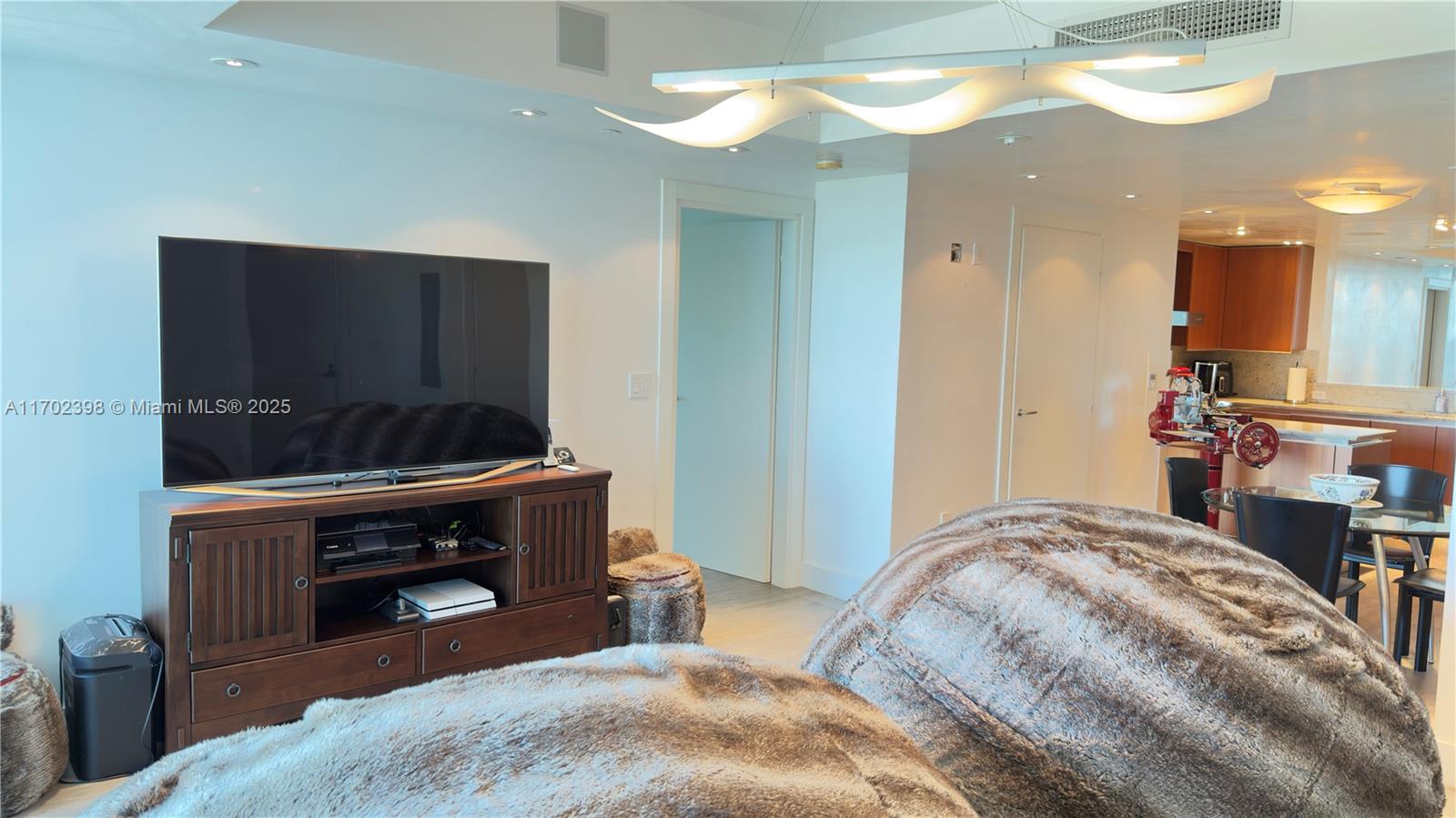 GROVENOR HOUSE CONDO - Residential
