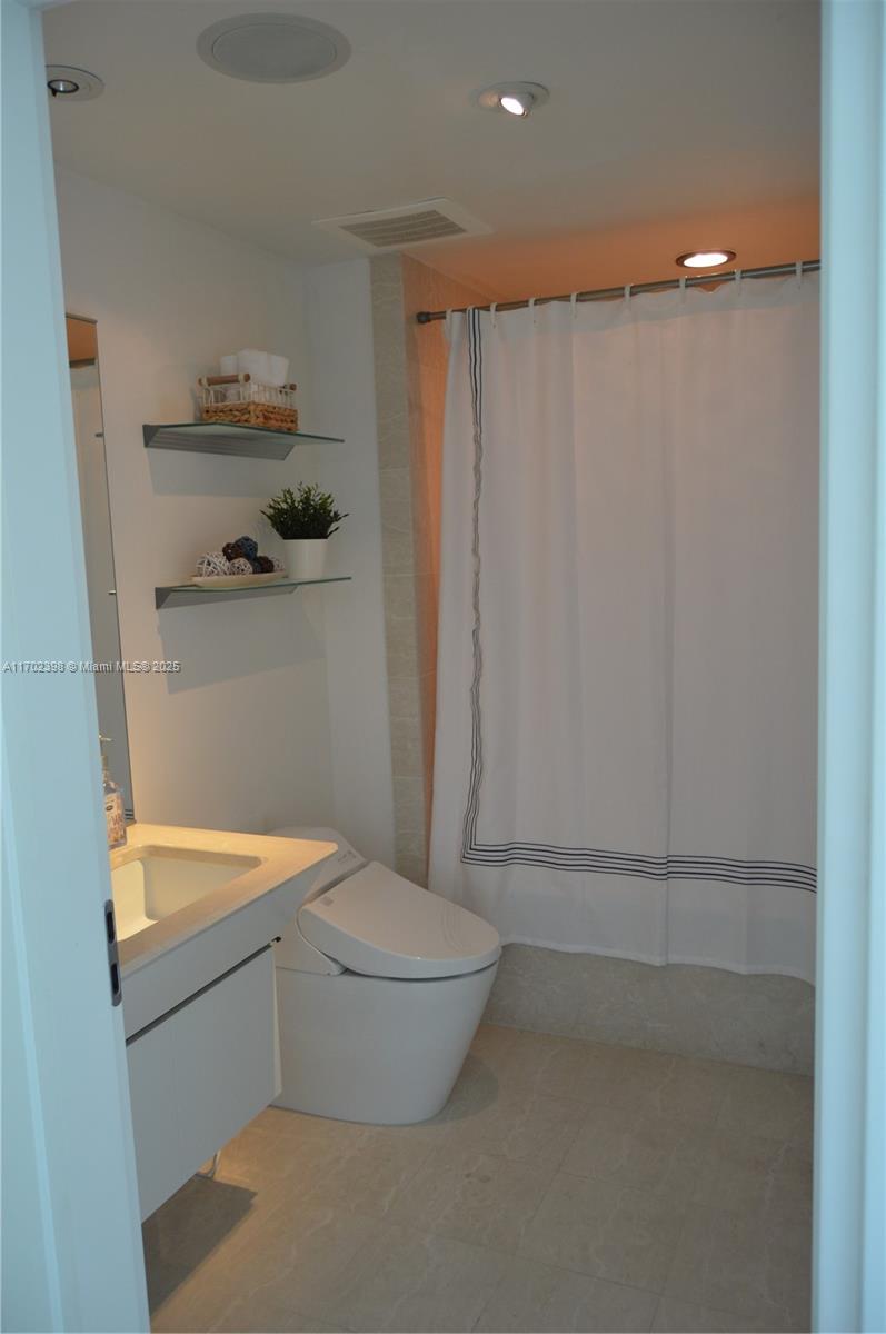 GROVENOR HOUSE CONDO - Residential