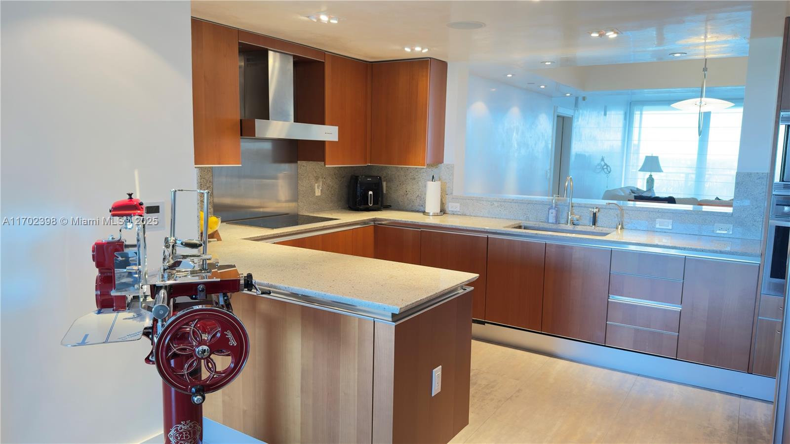 GROVENOR HOUSE CONDO - Residential