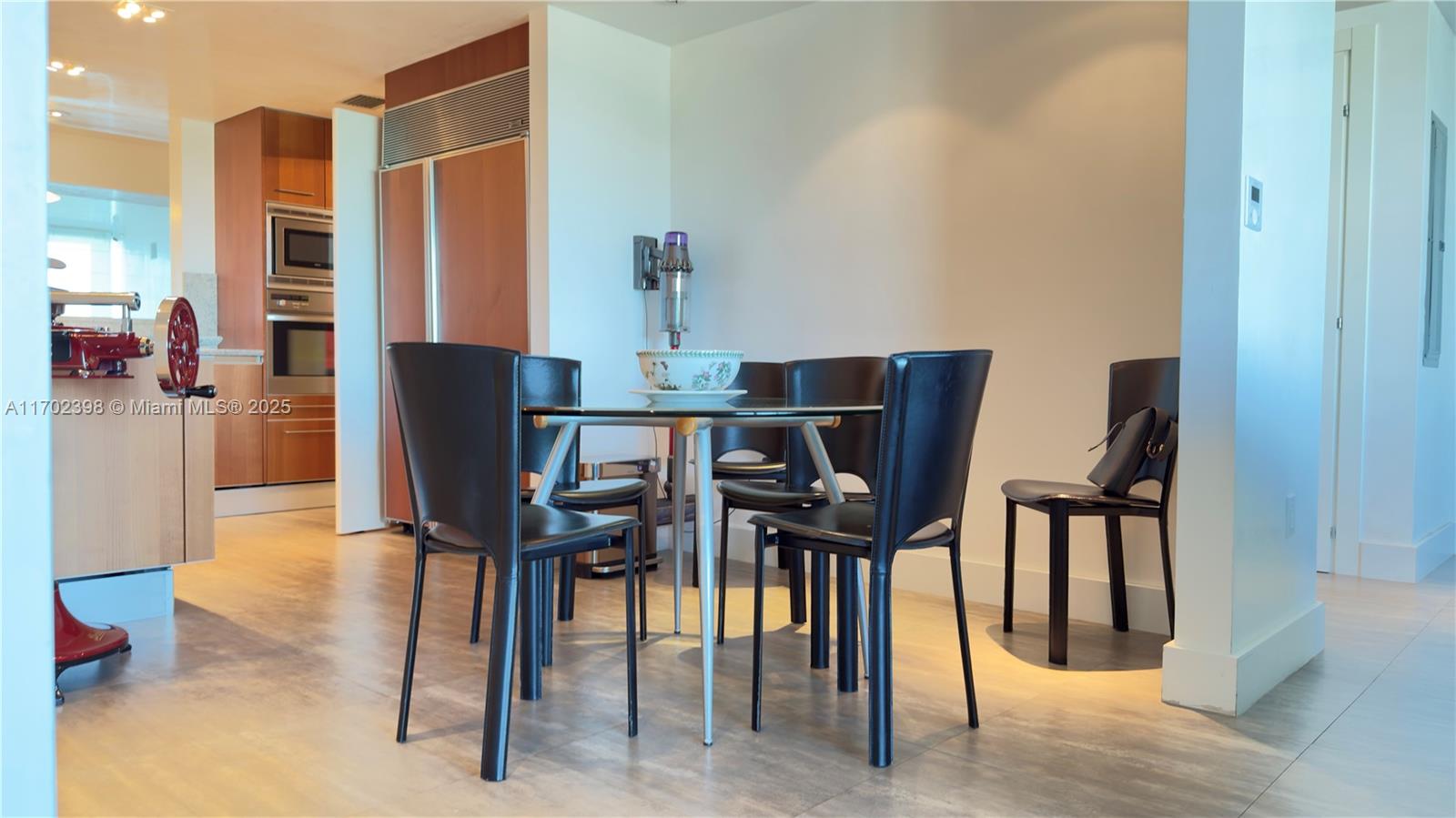 GROVENOR HOUSE CONDO - Residential