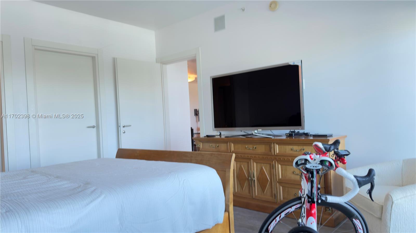 GROVENOR HOUSE CONDO - Residential