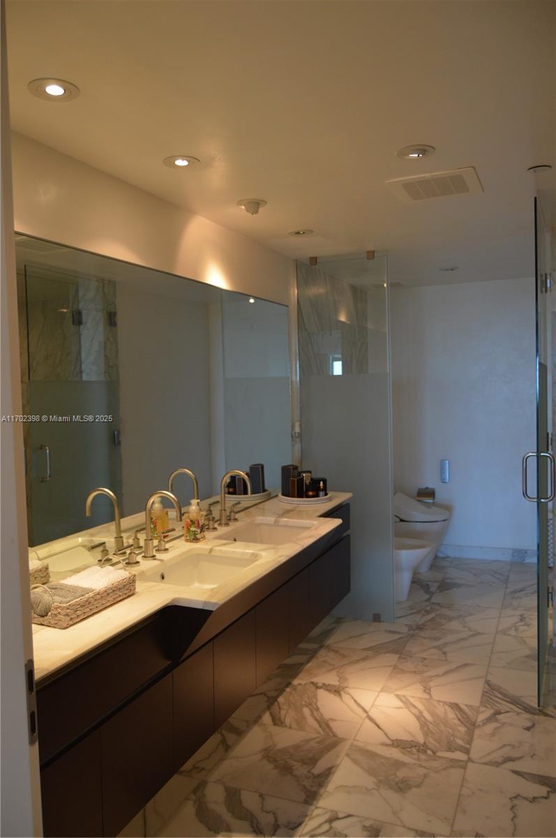 GROVENOR HOUSE CONDO - Residential