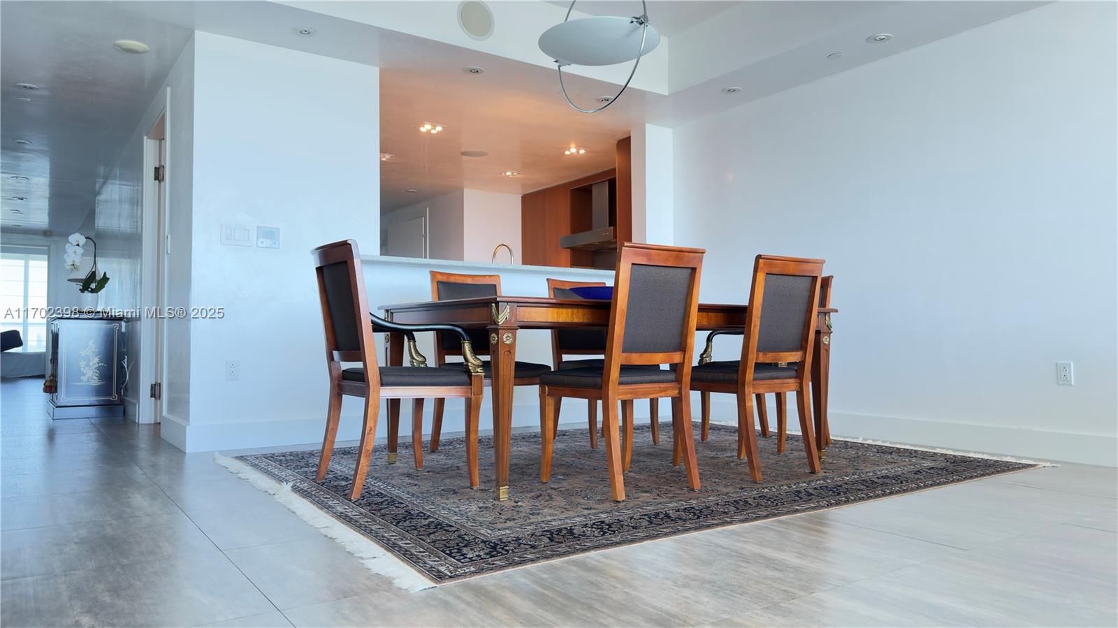 GROVENOR HOUSE CONDO - Residential