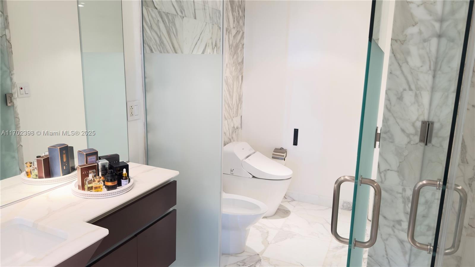 GROVENOR HOUSE CONDO - Residential