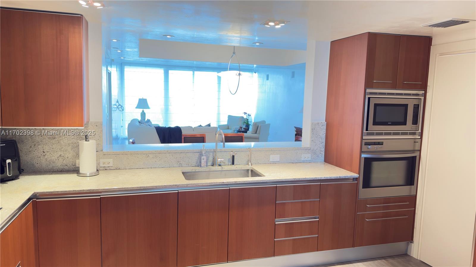 GROVENOR HOUSE CONDO - Residential
