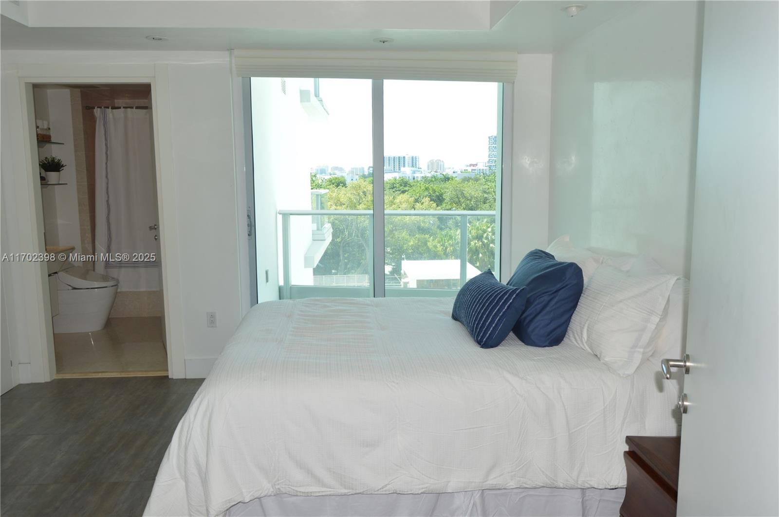 GROVENOR HOUSE CONDO - Residential