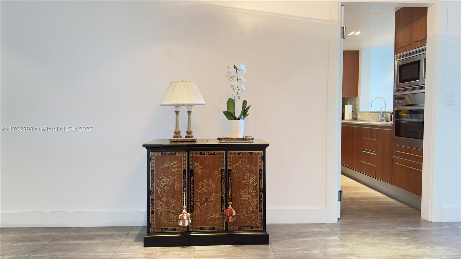 GROVENOR HOUSE CONDO - Residential