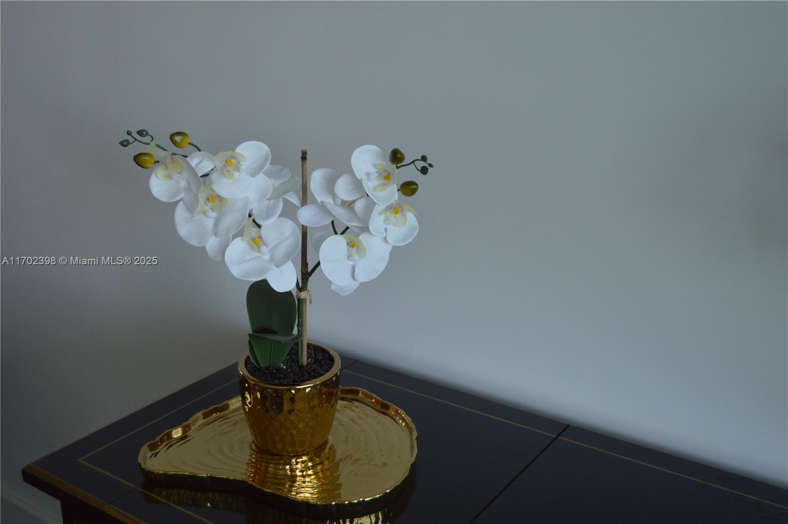 GROVENOR HOUSE CONDO - Residential