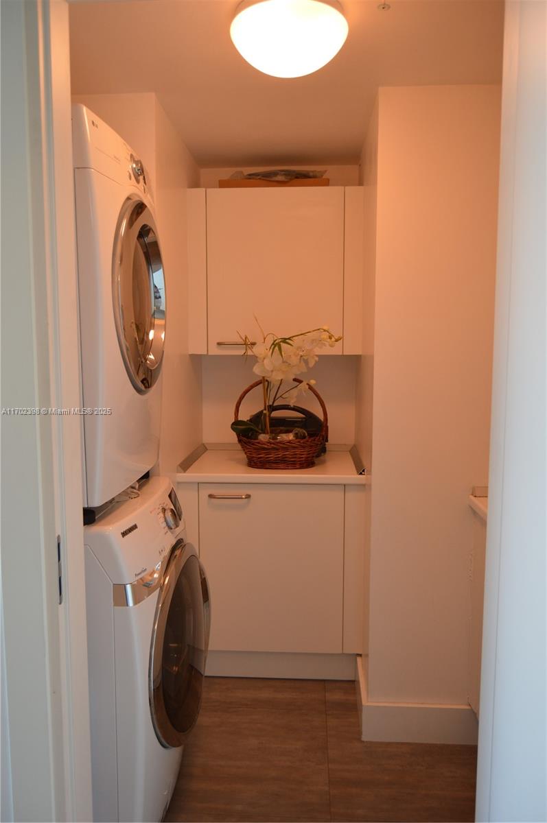 GROVENOR HOUSE CONDO - Residential