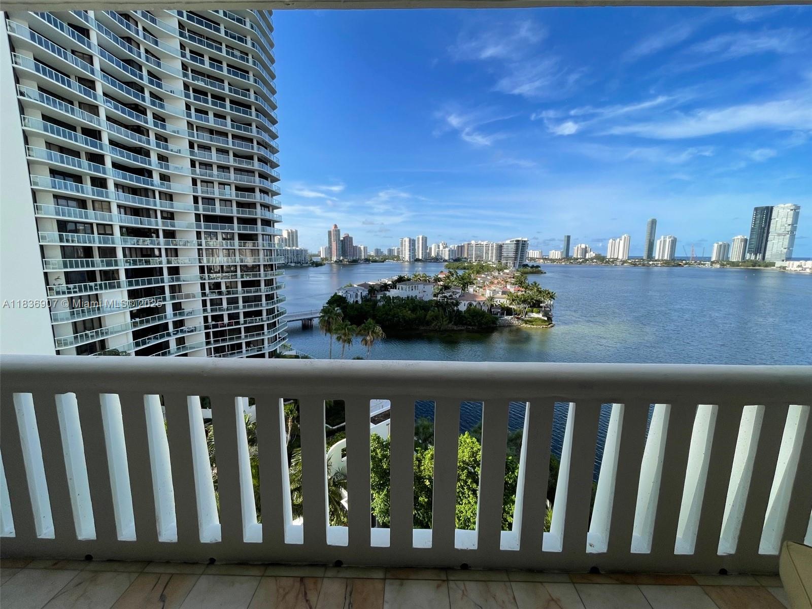 3000 ISL BLVD WILLIAMS IS - Residential