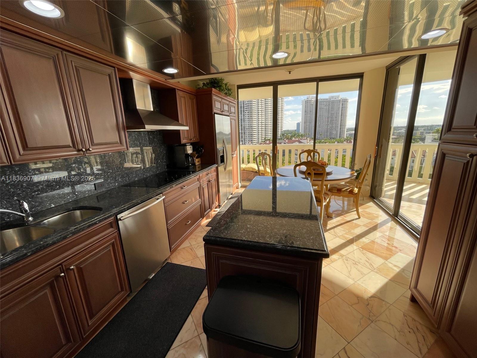 3000 ISL BLVD WILLIAMS IS - Residential