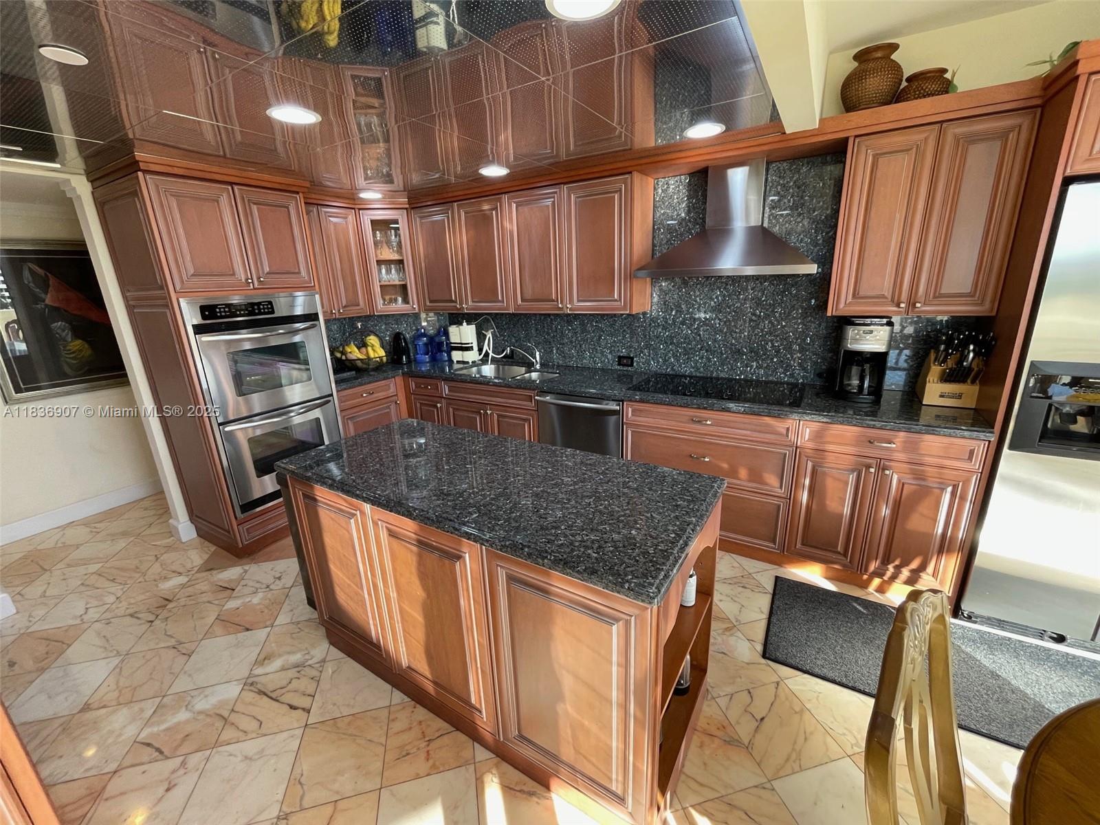 3000 ISL BLVD WILLIAMS IS - Residential