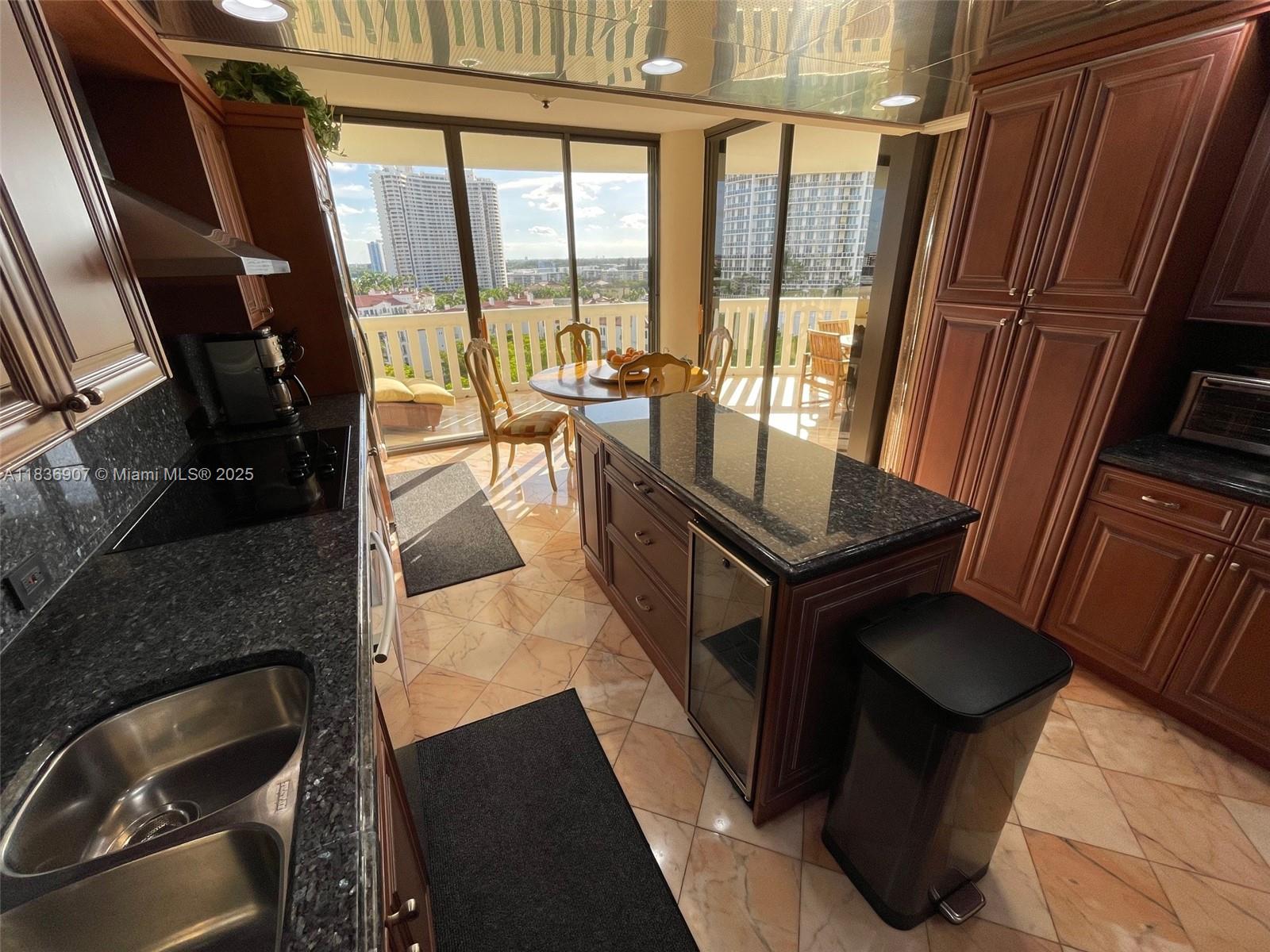 3000 ISL BLVD WILLIAMS IS - Residential