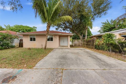 5723 SW 40th St West Park FL 33023