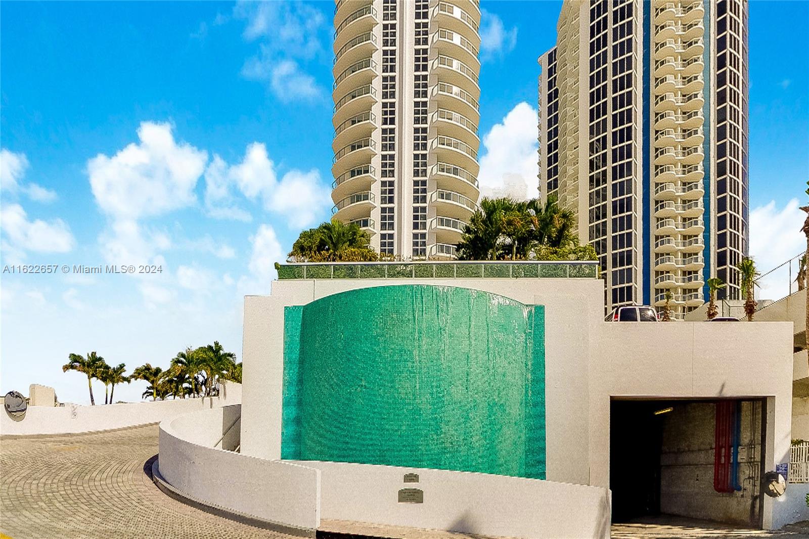M RESORT RESIDENCES CONDO - Residential