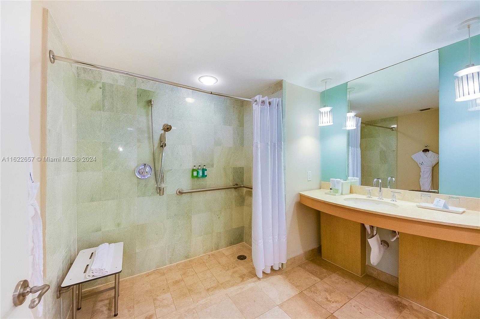 M RESORT RESIDENCES CONDO - Residential