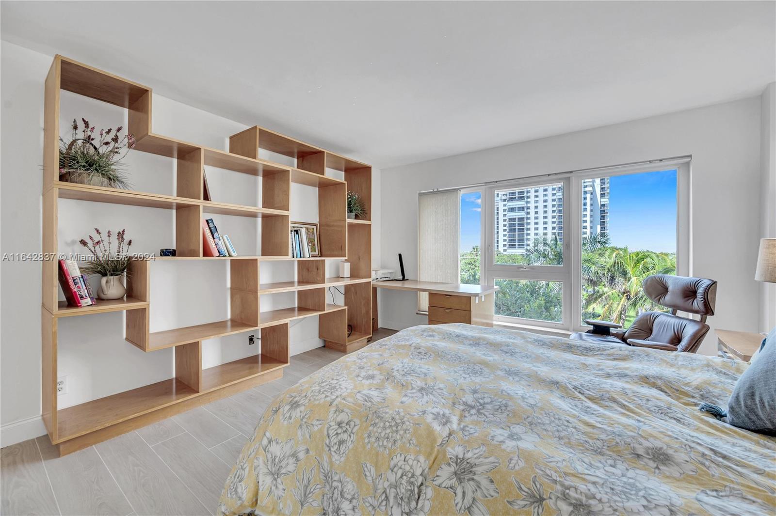 OCEAN REEF TOWERS INC CON - Residential