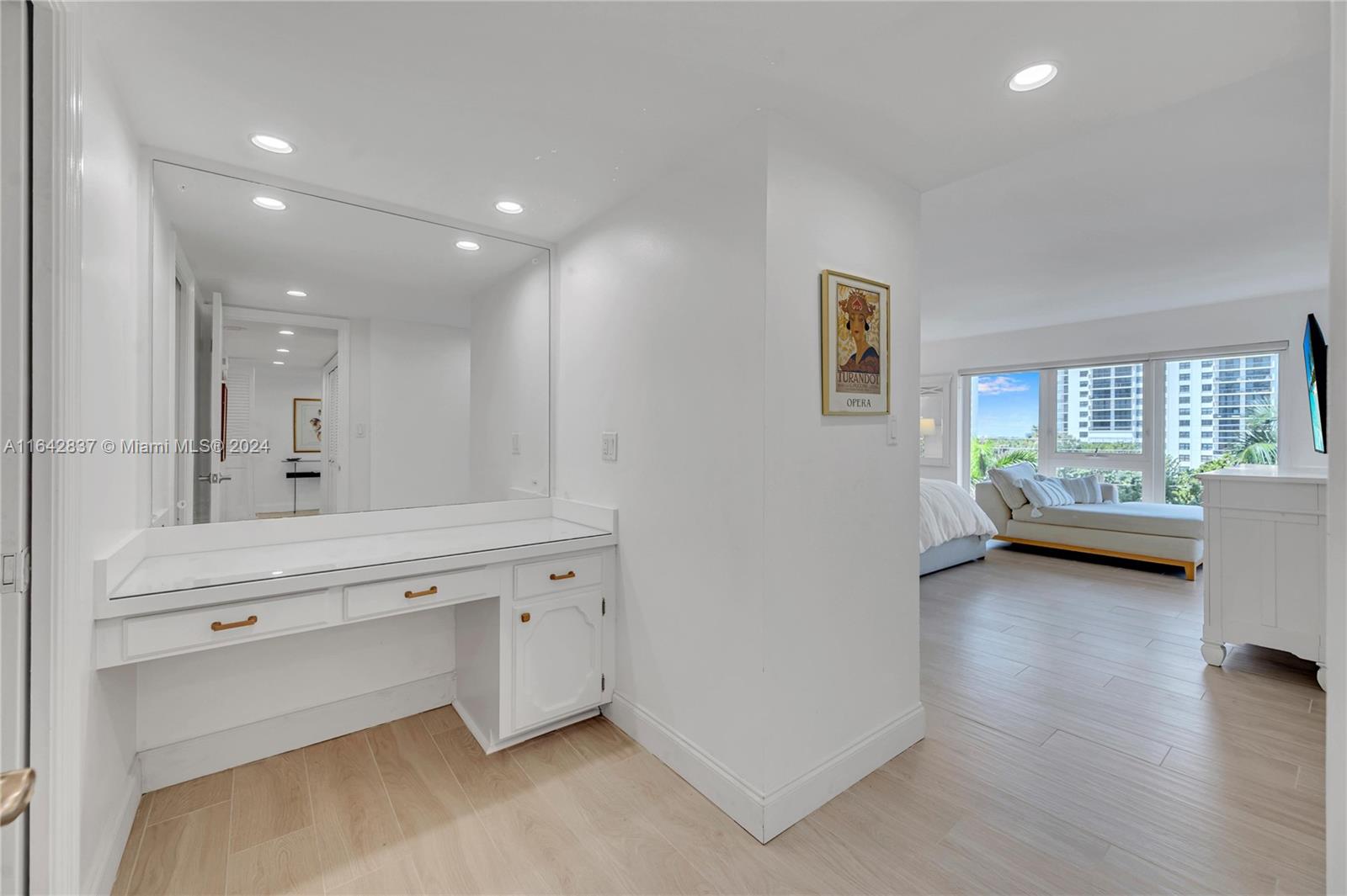 OCEAN REEF TOWERS INC CON - Residential
