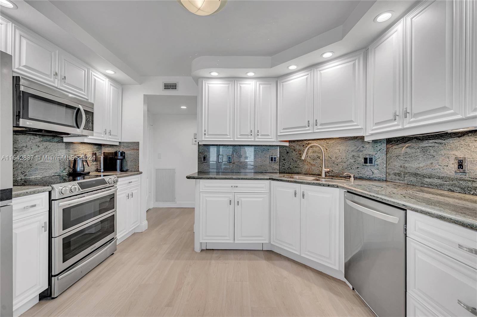 OCEAN REEF TOWERS INC CON - Residential