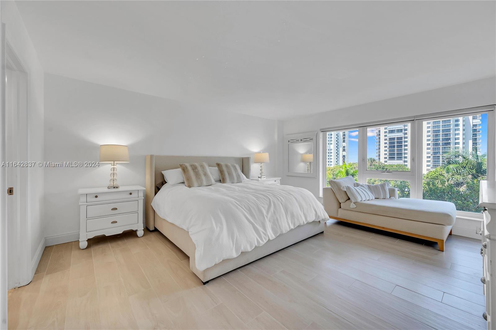 OCEAN REEF TOWERS INC CON - Residential