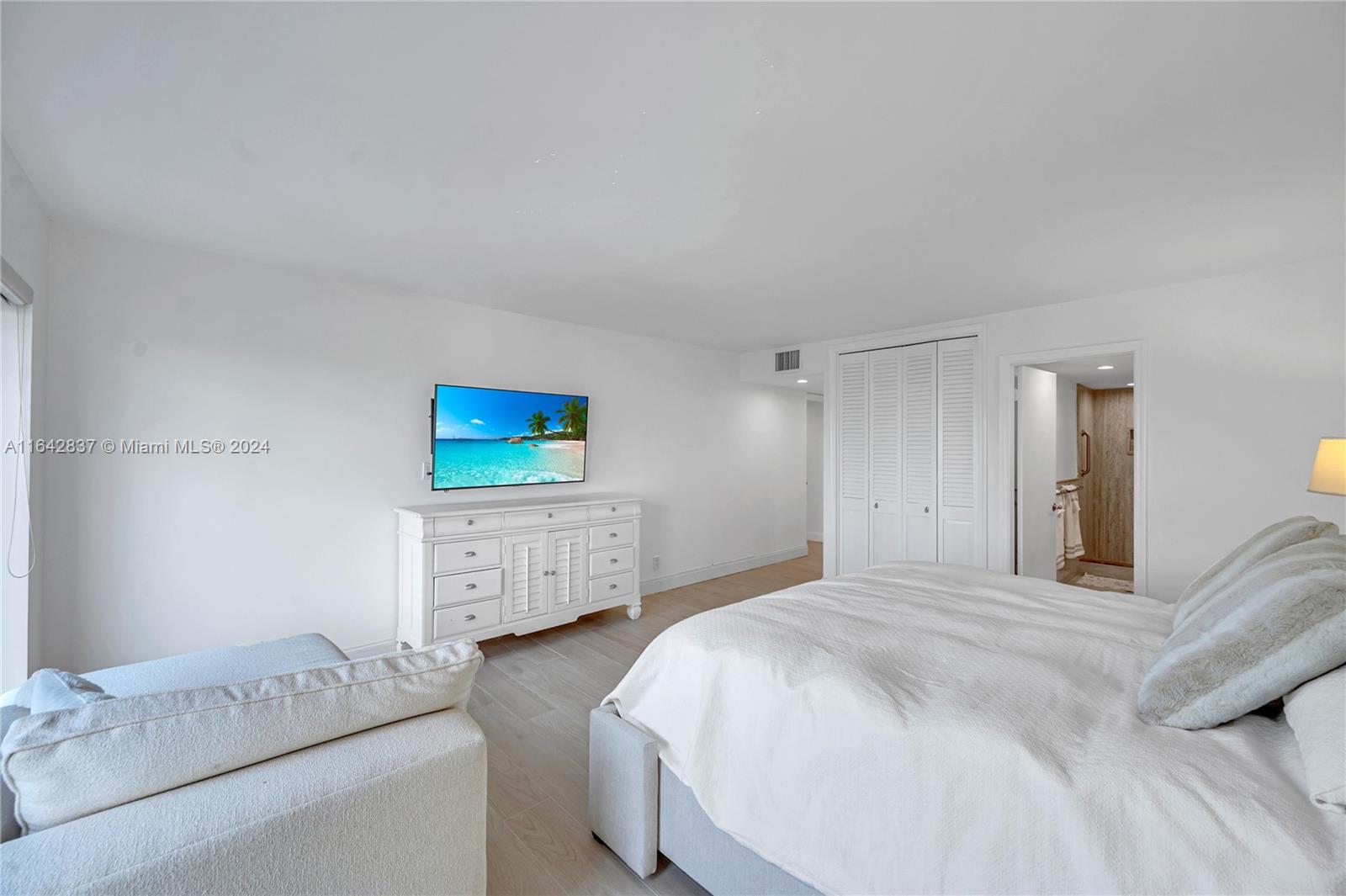 OCEAN REEF TOWERS INC CON - Residential