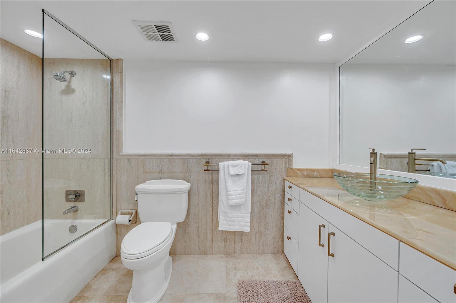 OCEAN REEF TOWERS INC CON - Residential