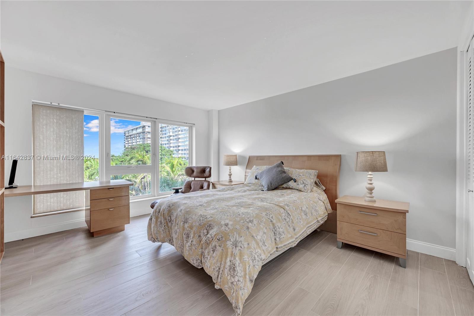 OCEAN REEF TOWERS INC CON - Residential