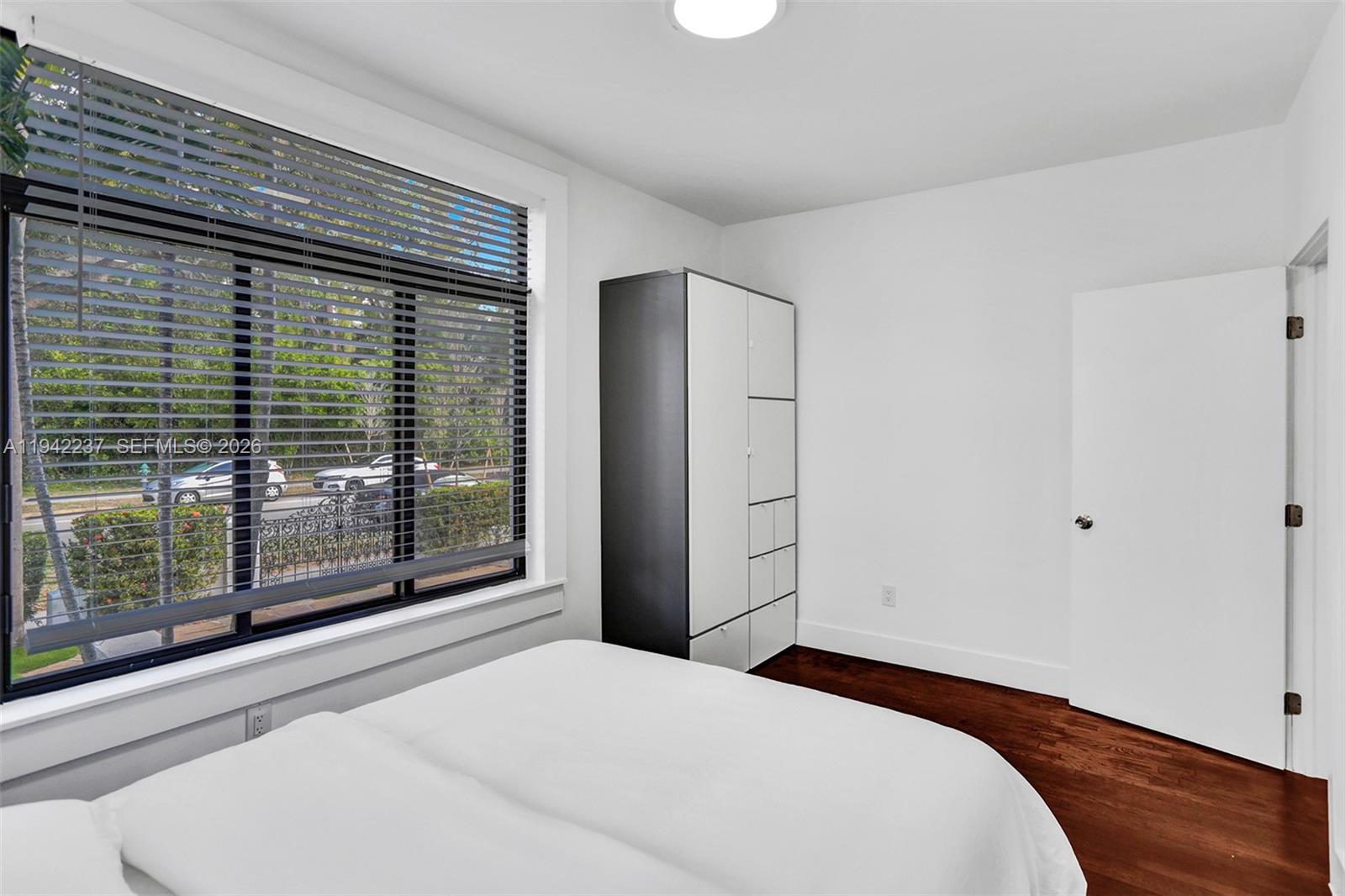 HOLLYWOOD - Residential Lease