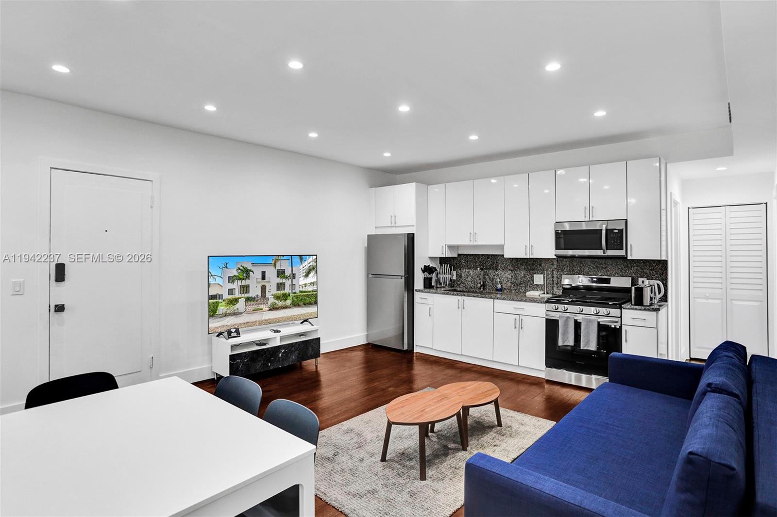 HOLLYWOOD - Residential Lease