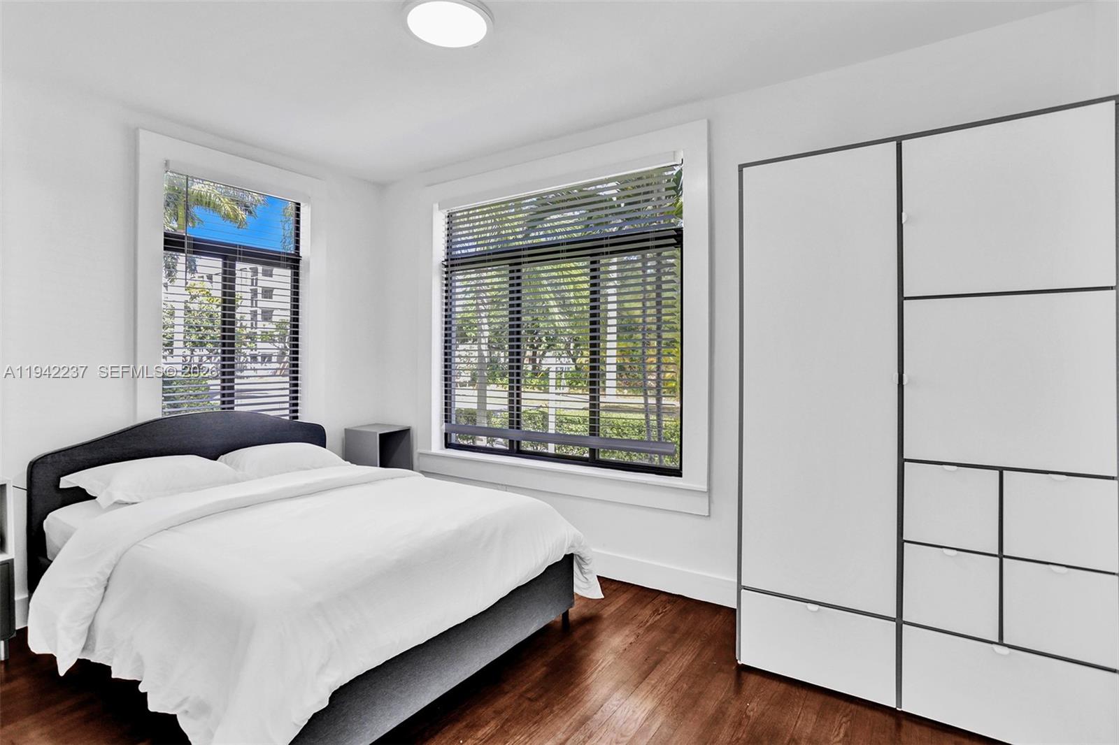 HOLLYWOOD - Residential Lease