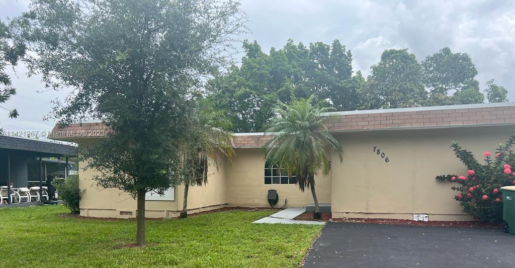 EXCELLENT SINGLE-FAMILY HOUSE 2BED, 1 BATH LOCATED IN TAMARAC, VERY NICE
CLEAR PLACE, , OPEN CLEAN KITCHEN WITH GRANITE TOPS