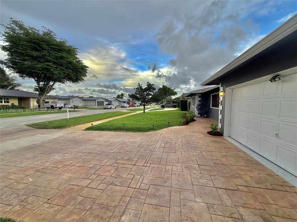 Photo of 8404 SW 26th St, Davie, FL 33324 (MLS # A11998184)