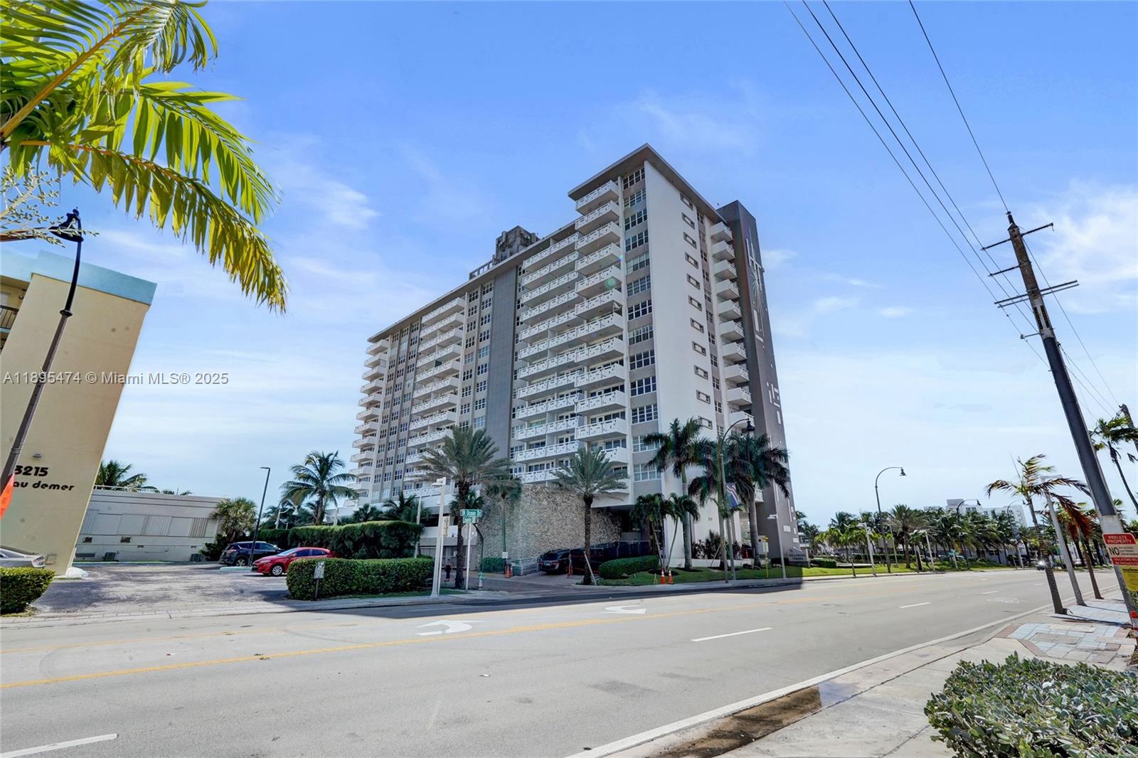 HOLLYWOOD TOWERS CONDO - Residential