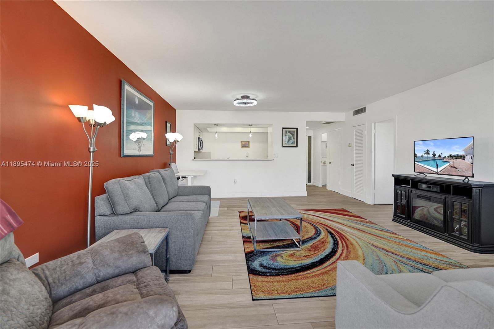 HOLLYWOOD TOWERS CONDO - Residential