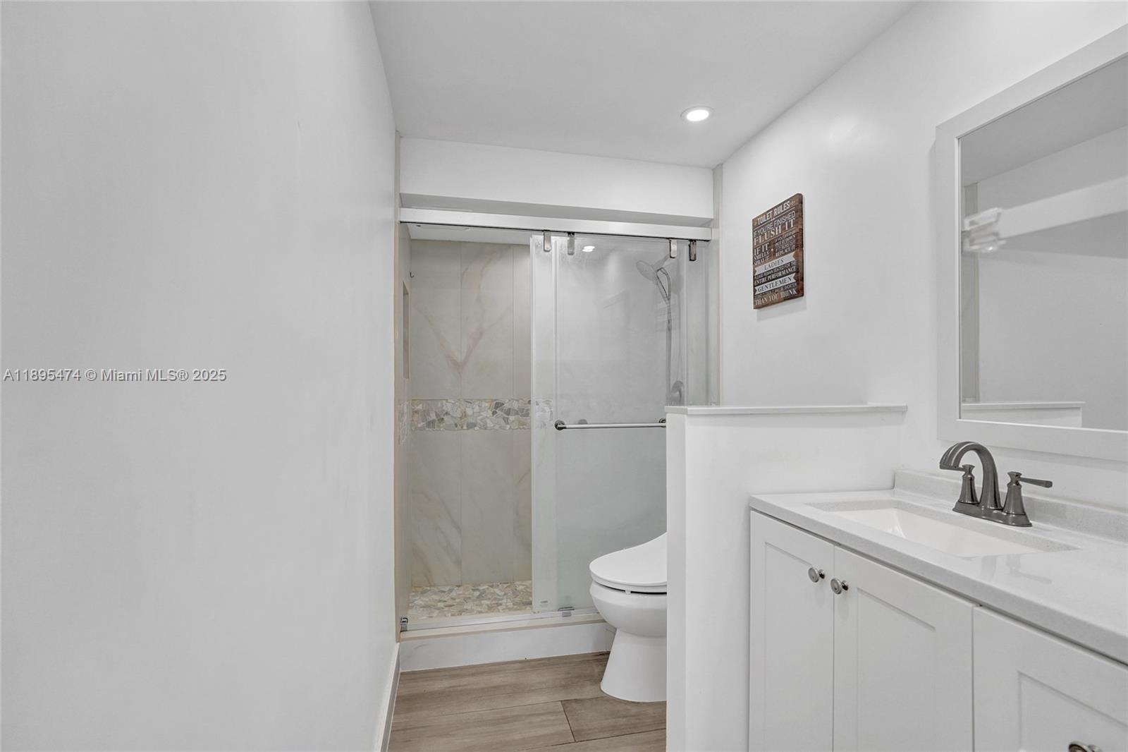 HOLLYWOOD TOWERS CONDO - Residential