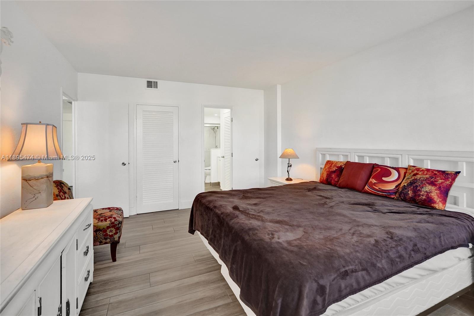HOLLYWOOD TOWERS CONDO - Residential