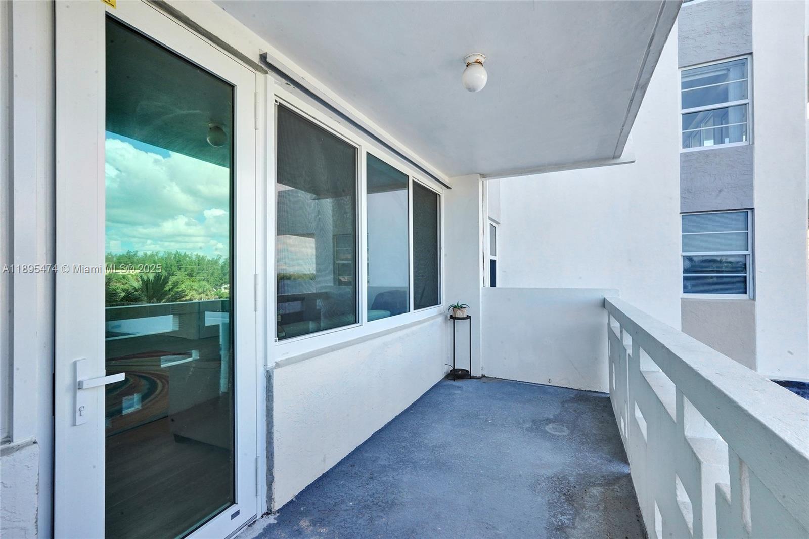 HOLLYWOOD TOWERS CONDO - Residential