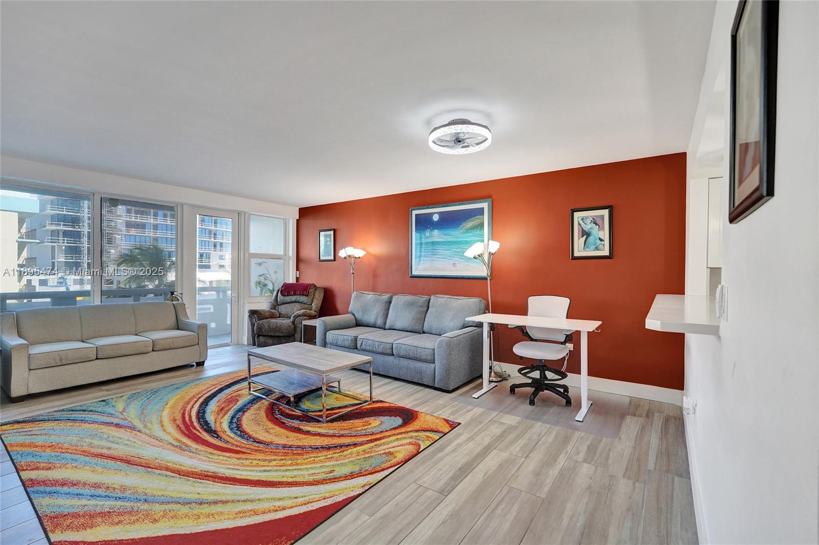 HOLLYWOOD TOWERS CONDO - Residential