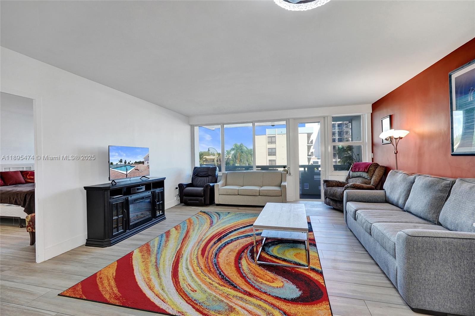 HOLLYWOOD TOWERS CONDO - Residential