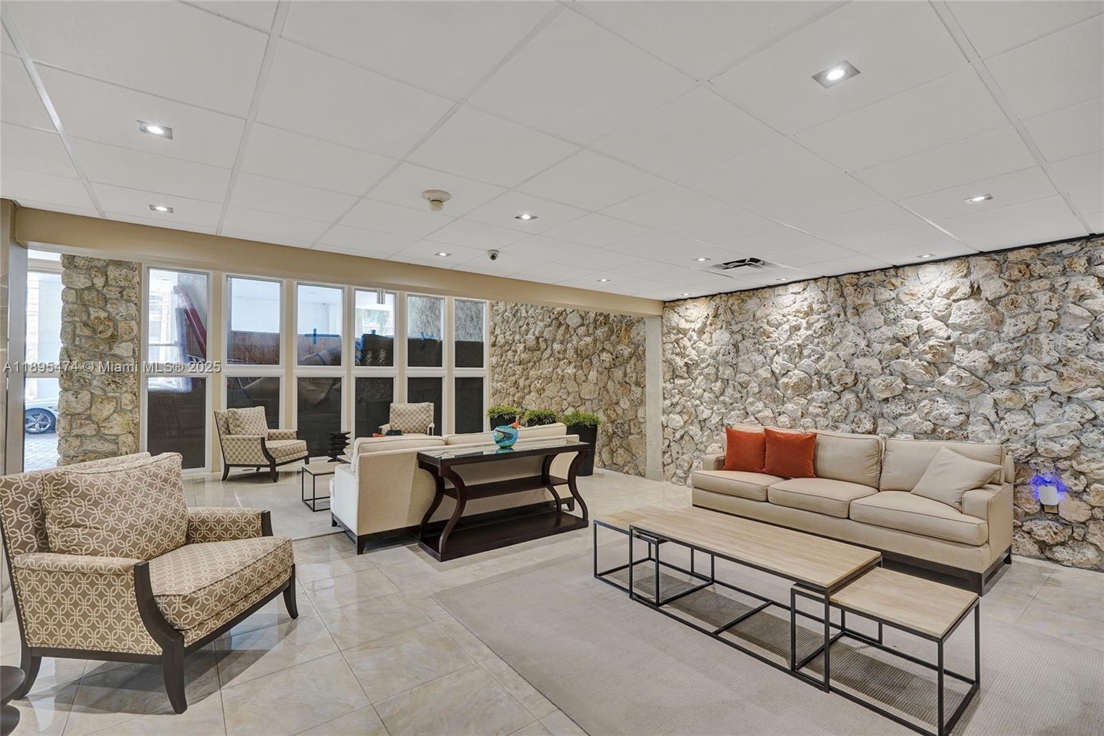 HOLLYWOOD TOWERS CONDO - Residential