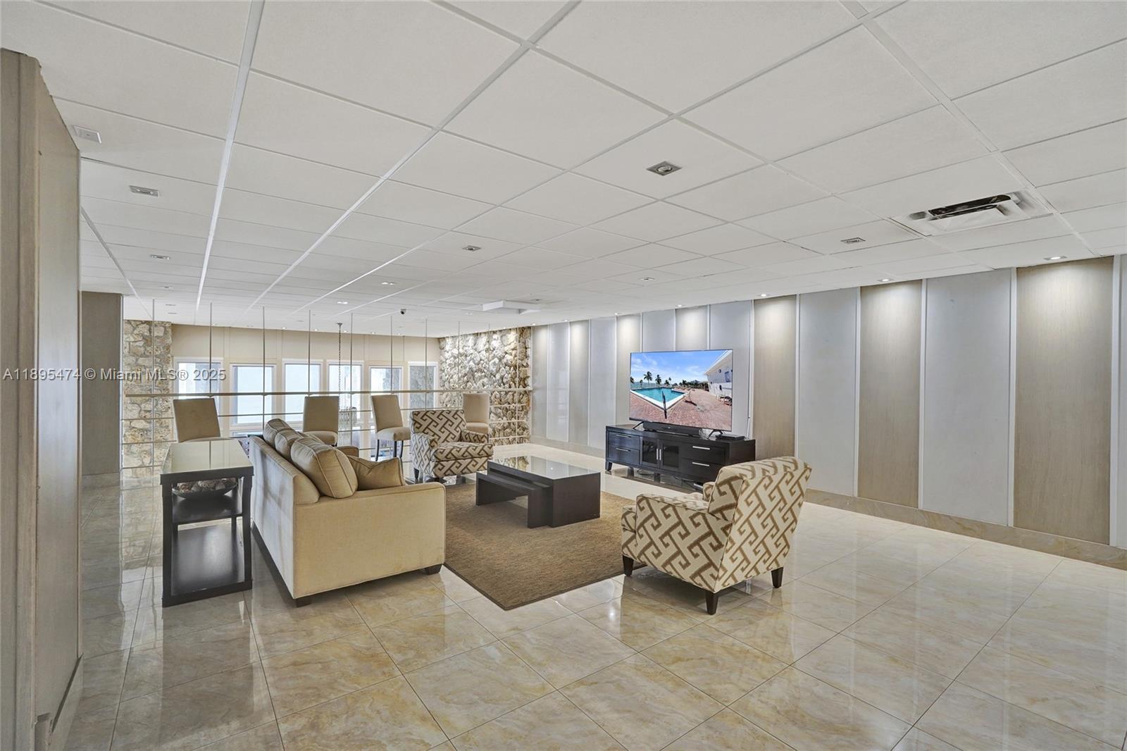 HOLLYWOOD TOWERS CONDO - Residential