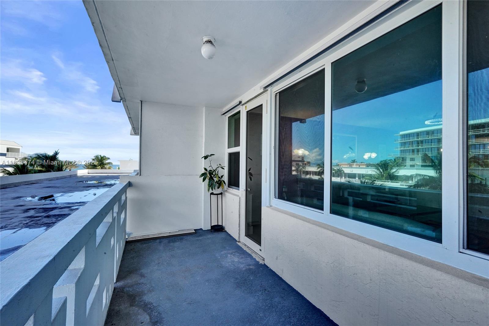 HOLLYWOOD TOWERS CONDO - Residential