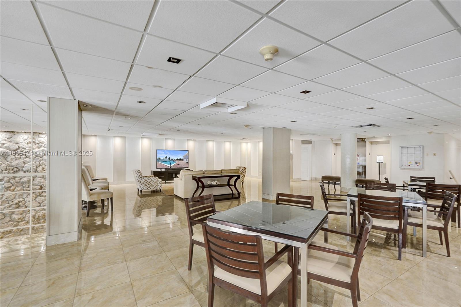 HOLLYWOOD TOWERS CONDO - Residential