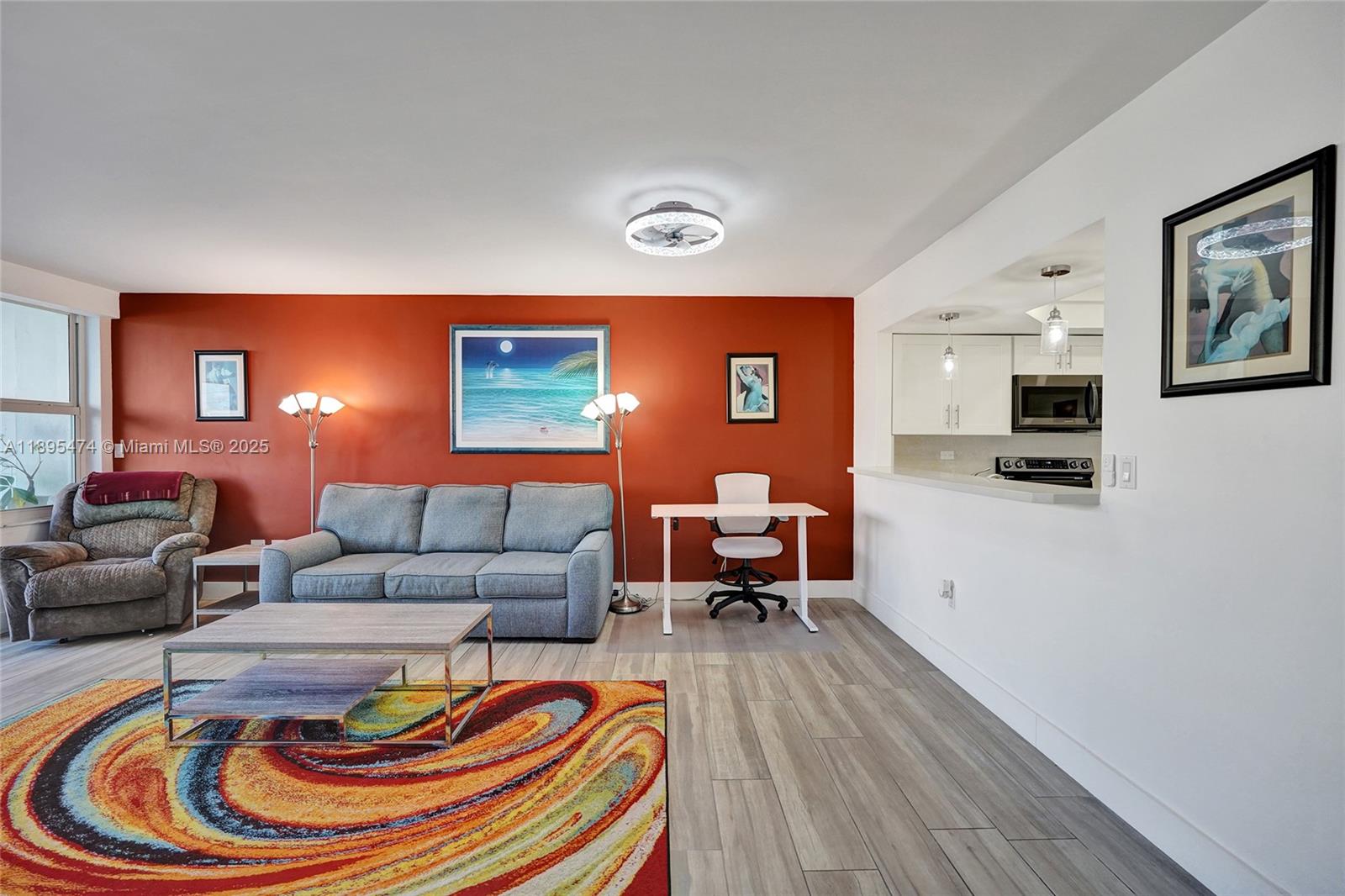 HOLLYWOOD TOWERS CONDO - Residential