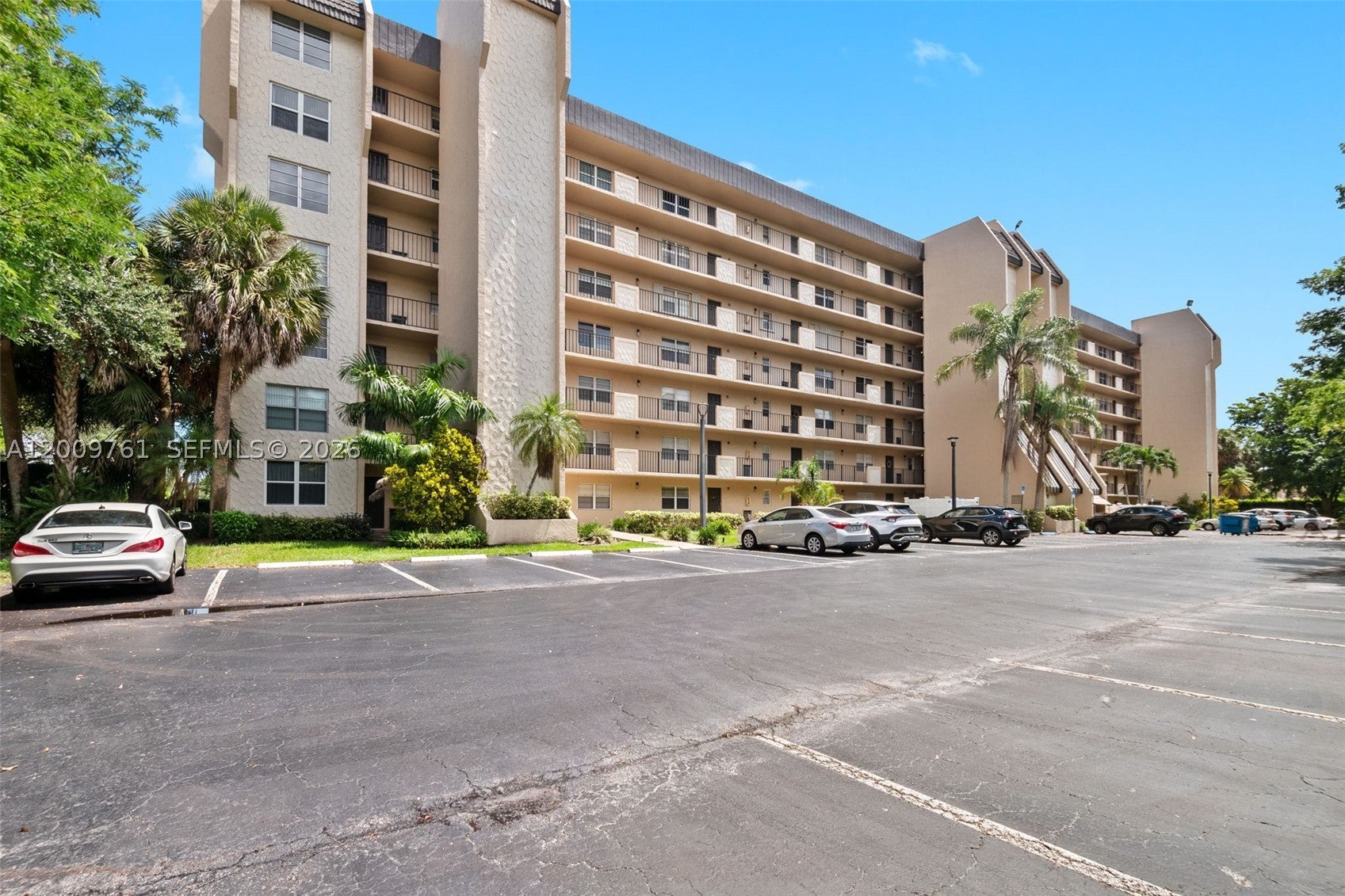 3300 W Rolling Hills Cir