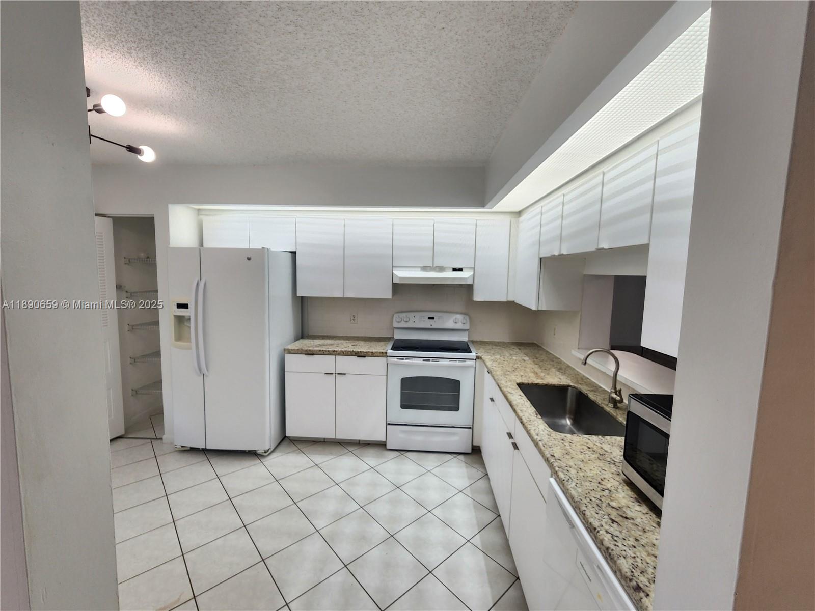 CAMBRIDGE AT CENTURY - Residential Lease