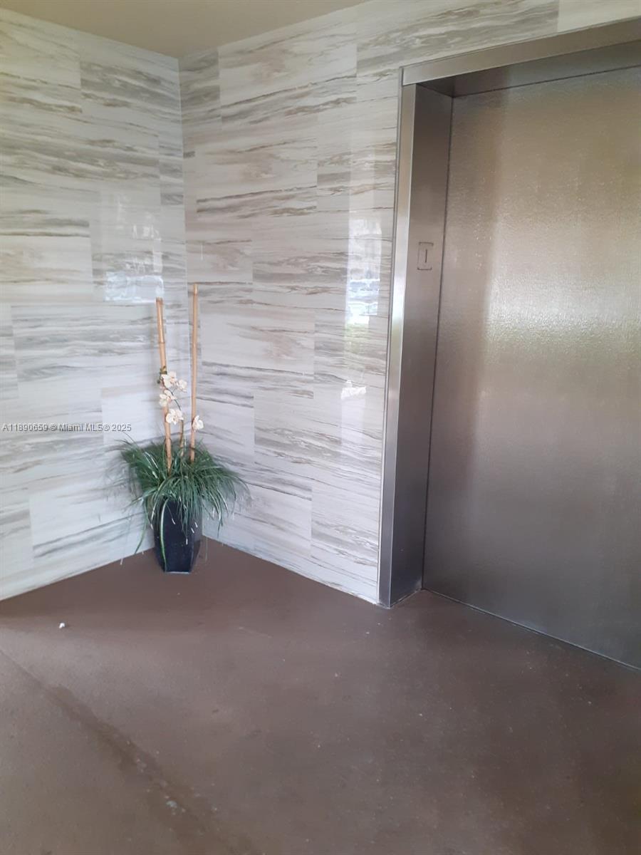 CAMBRIDGE AT CENTURY - Residential Lease